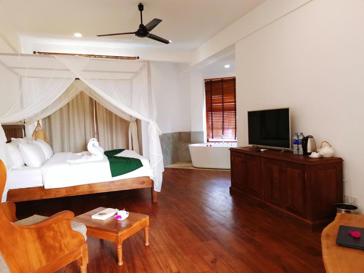 Cardamon Hotel Нилавели Екстериор снимка